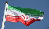 نصب پرچم جمهوری اسلامی ایران بر فراز میدان نماز