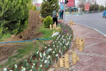در آستانه  نوروز  
شهر  گلباران شد 
 کاشت  یکصد هزار  عدد گل شب بو و فصلی  در 
#خمینی‌شهر 
