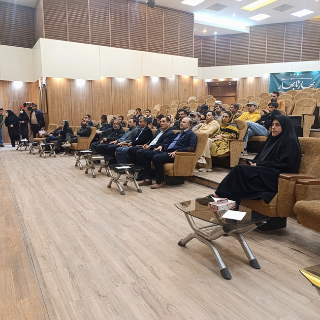 نشست صمیمانۀ هنرمندان نمایش خیابانی استان با مسئولان سازمان فرهنگی شهرداری