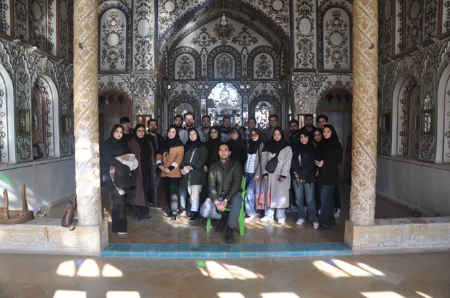 بازدید دانشجویان معماری از آثار تاریخی شهر